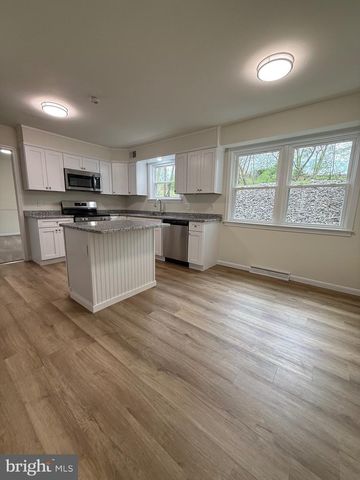 11 PINE TREE DR, New Cumberland, PA 17070
