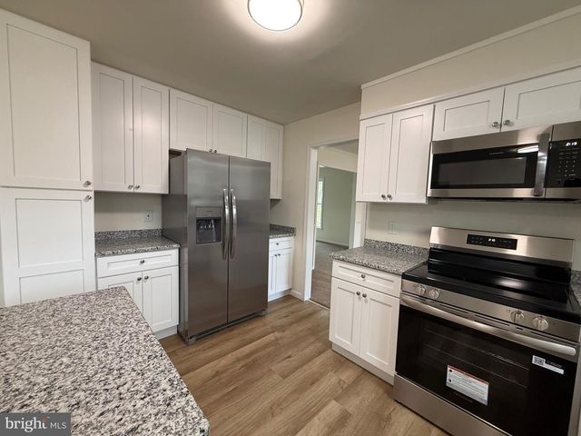 11 PINE TREE DR, New Cumberland, PA 17070