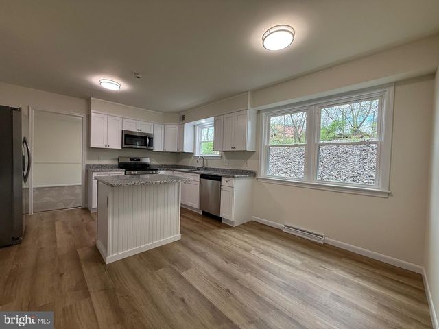 11 PINE TREE DR, New Cumberland, PA 17070