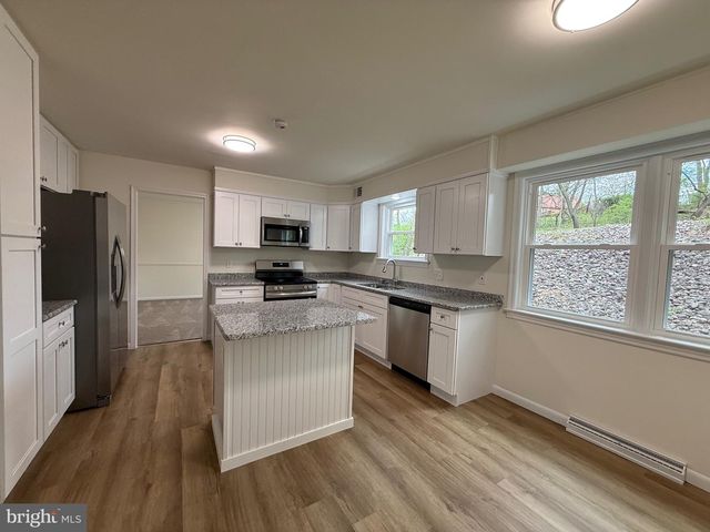 11 PINE TREE DR, New Cumberland, PA 17070