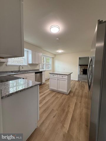 11 PINE TREE DR, New Cumberland, PA 17070