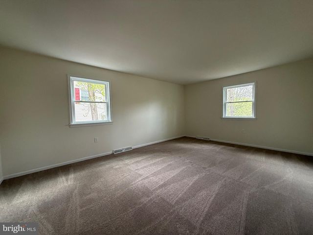 11 PINE TREE DR, New Cumberland, PA 17070