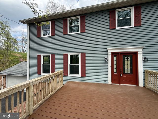 11 PINE TREE DR, New Cumberland, PA 17070