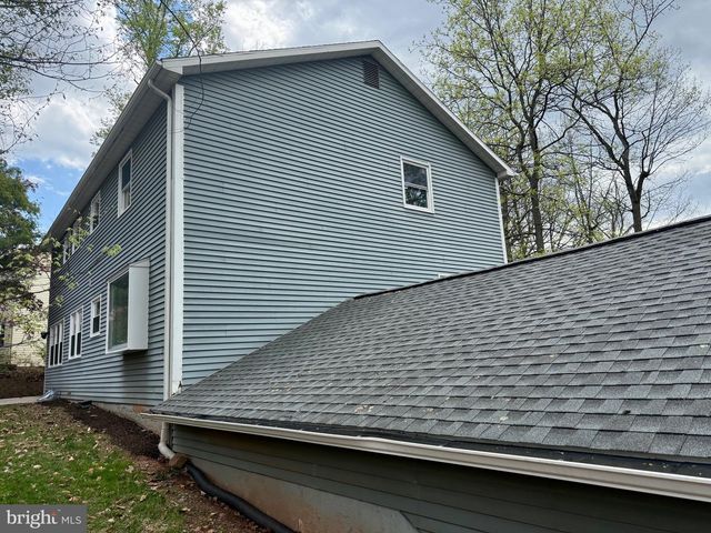 11 PINE TREE DR, New Cumberland, PA 17070