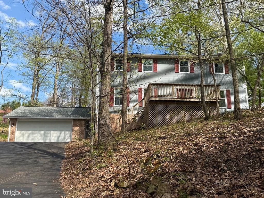 11 PINE TREE DR, New Cumberland, PA 17070