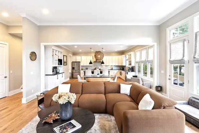 1422 Clifton Ln, Nashville, TN 37215