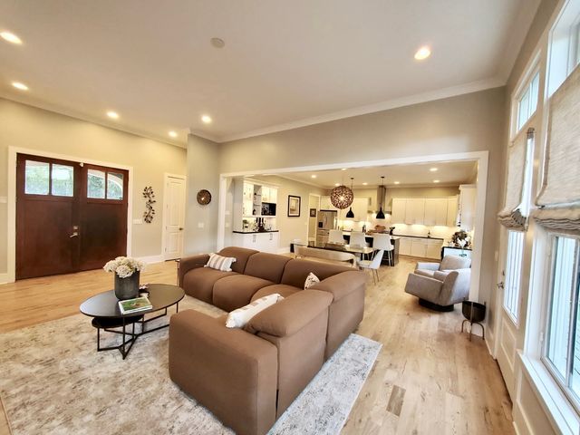 1422 Clifton Ln, Nashville, TN 37215