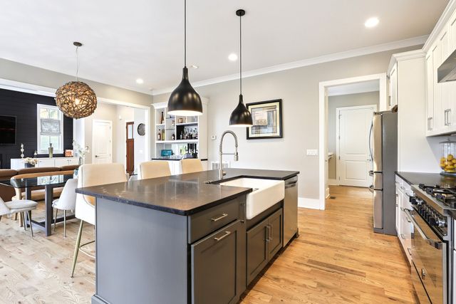 1422 Clifton Ln, Nashville, TN 37215