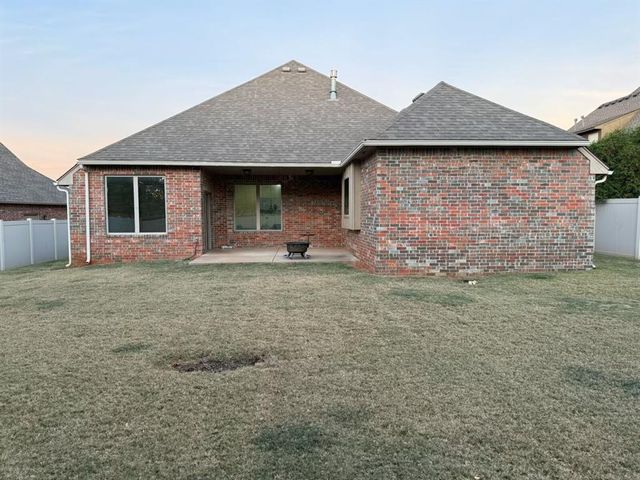 17701 Griffin Gate Drive, Edmond, OK 73012