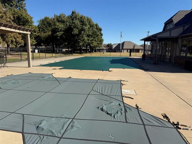 17701 Griffin Gate Drive, Edmond, OK 73012