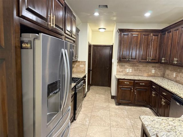 17701 Griffin Gate Drive, Edmond, OK 73012