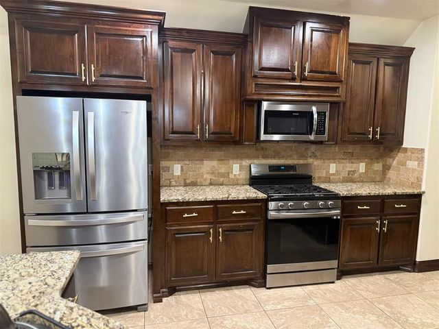 17701 Griffin Gate Drive, Edmond, OK 73012