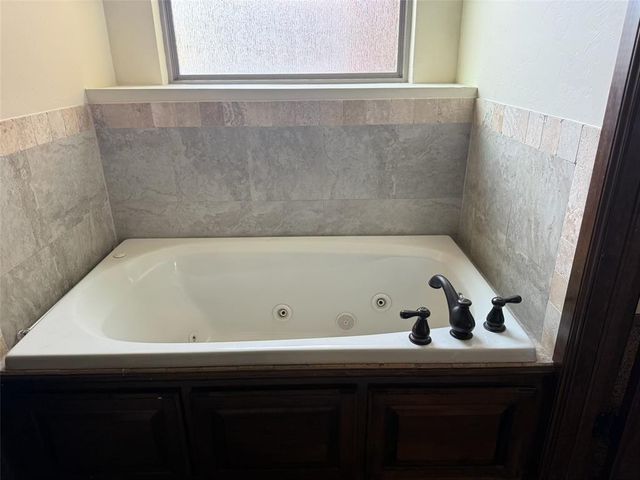 17701 Griffin Gate Drive, Edmond, OK 73012