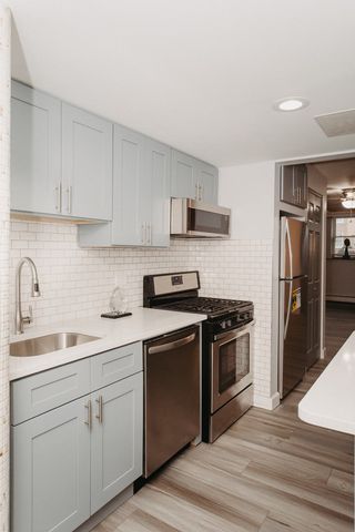 9124 La Crosse Avenue G, Skokie, IL 60077