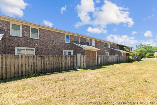 422 Kirkcaldy Court, Fayetteville, NC 28314