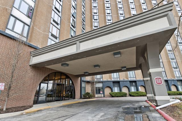 1 Renaissance Place 717, Palatine, IL 60067