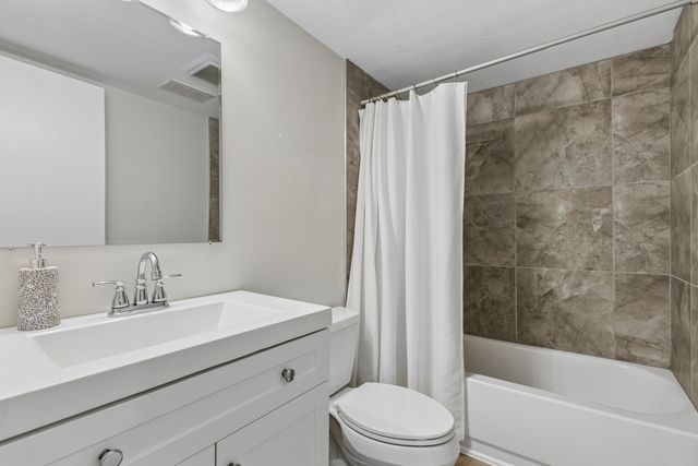 1 Renaissance Place 717, Palatine, IL 60067