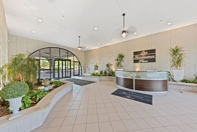 1 Renaissance Place 717, Palatine, IL 60067