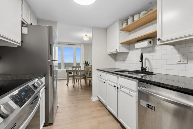 1 Renaissance Place 717, Palatine, IL 60067