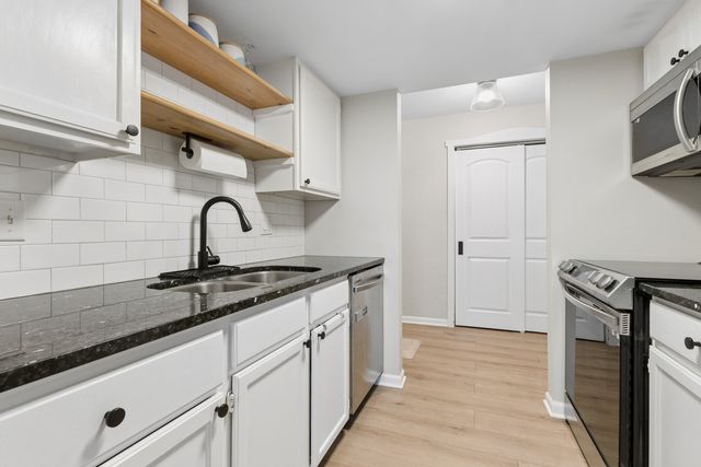 1 Renaissance Place 717, Palatine, IL 60067