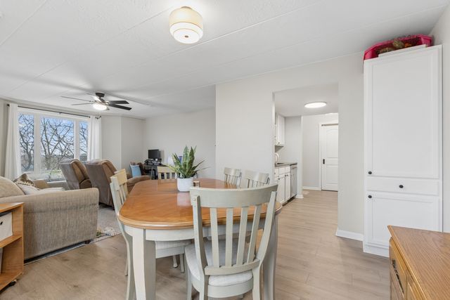 1 Renaissance Place 717, Palatine, IL 60067