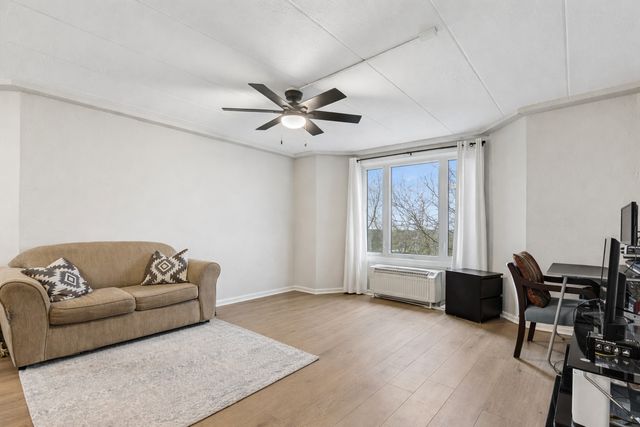 1 Renaissance Place 717, Palatine, IL 60067