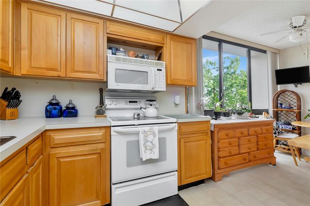 3301 BAYSHORE BOULEVARD 302E, Tampa, FL 33629