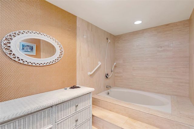 3301 BAYSHORE BOULEVARD 302E, Tampa, FL 33629