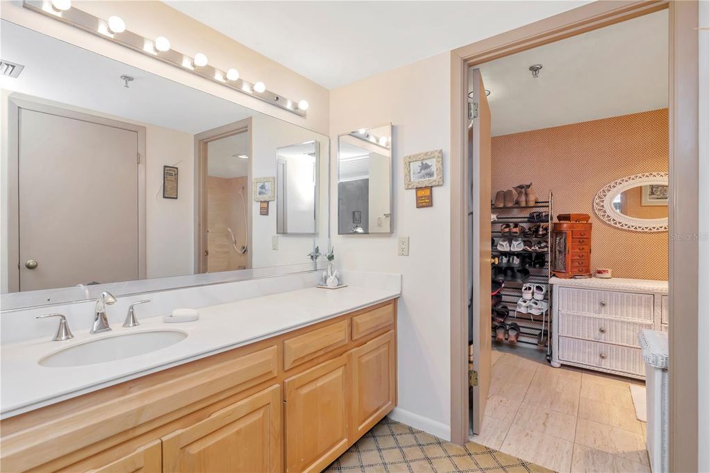 Image 21 of property listing at 3301 BAYSHORE BOULEVARD 302E, Tampa, FL 33629