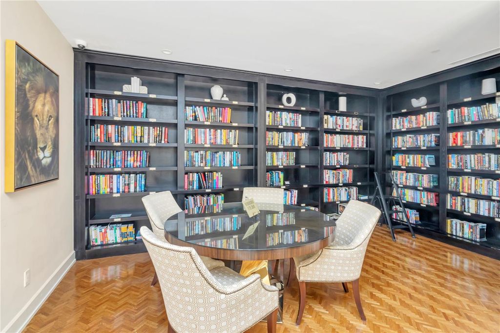 Image 30 of property listing at 3301 BAYSHORE BOULEVARD 302E, Tampa, FL 33629