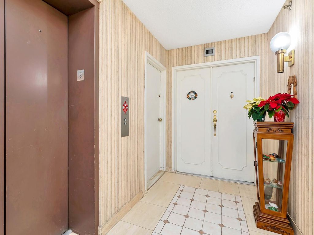 Image 7 of property listing at 3301 BAYSHORE BOULEVARD 302E, Tampa, FL 33629