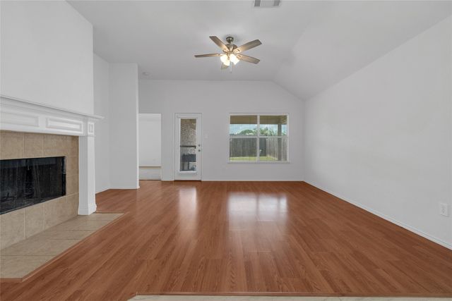 715 W Milton Drive, Arlington, TX 76001