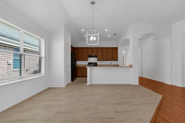 715 W Milton Drive, Arlington, TX 76001