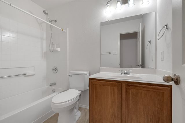 715 W Milton Drive, Arlington, TX 76001