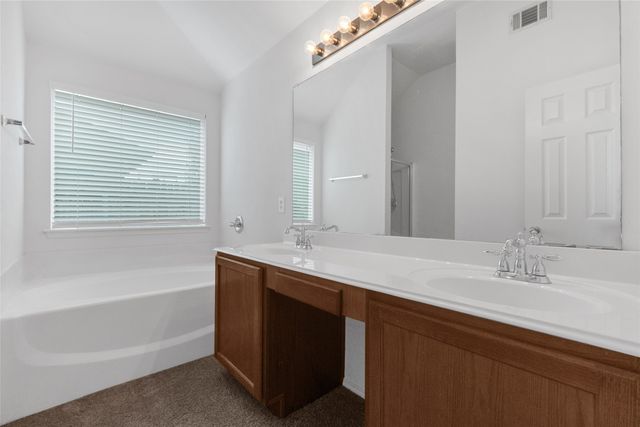 715 W Milton Drive, Arlington, TX 76001