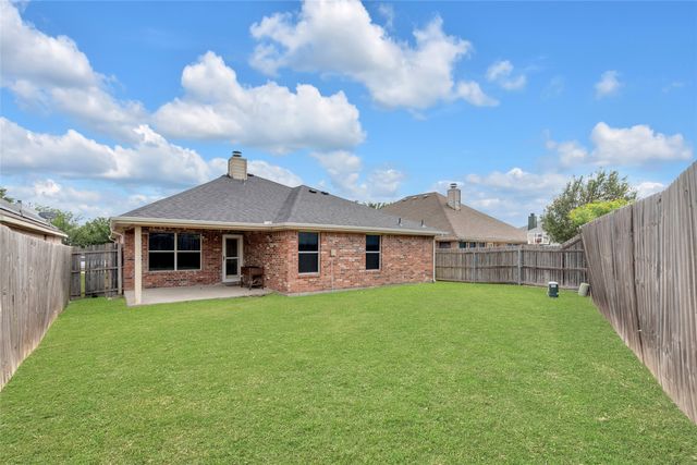 715 W Milton Drive, Arlington, TX 76001