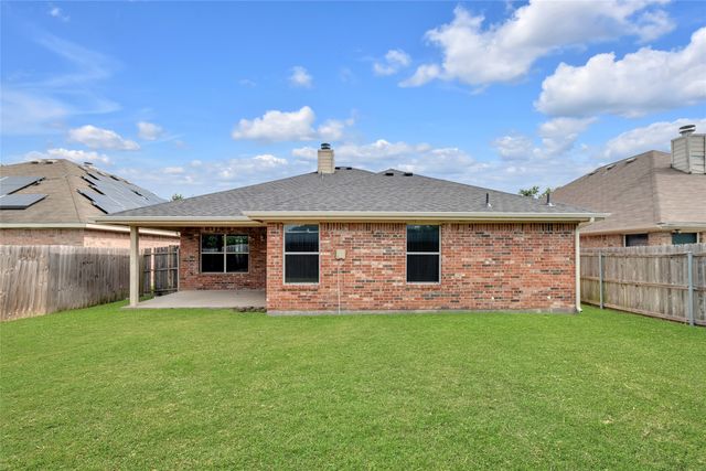 715 W Milton Drive, Arlington, TX 76001