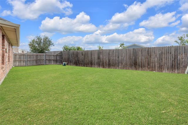 715 W Milton Drive, Arlington, TX 76001