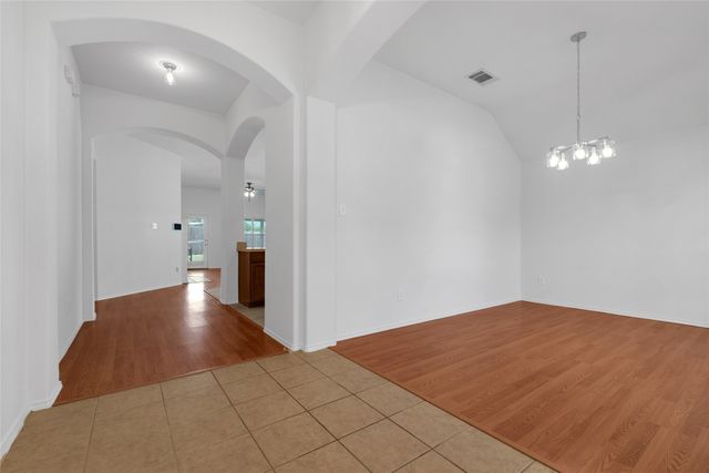 715 W Milton Drive, Arlington, TX 76001