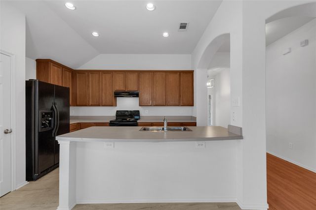 715 W Milton Drive, Arlington, TX 76001