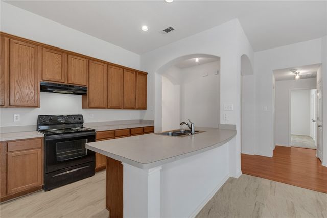 715 W Milton Drive, Arlington, TX 76001