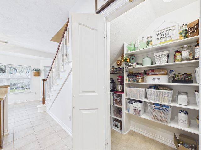 308 Shore Breeze Lane, League City, TX 77573