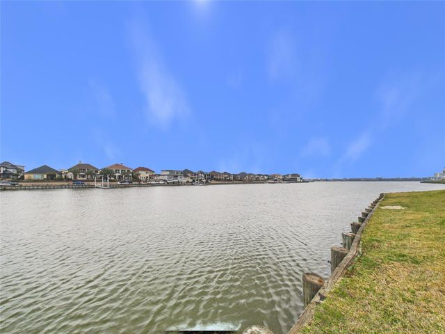 308 Shore Breeze Lane, League City, TX 77573