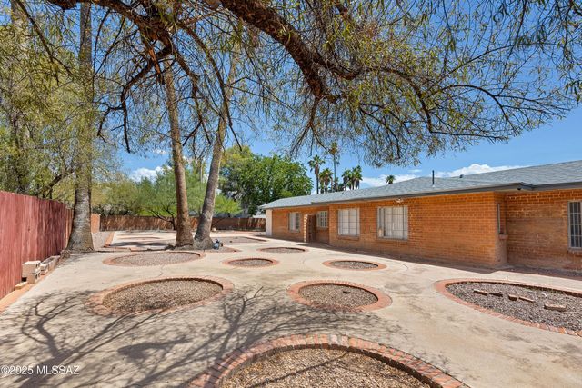 300 N Country Club Road, Tucson, AZ 85716