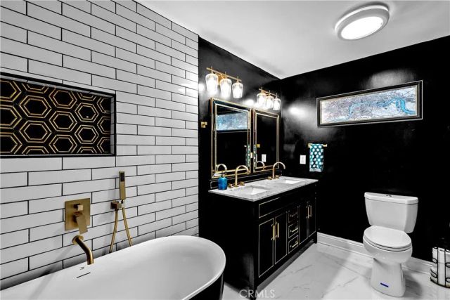 9101 La Salle, Los Angeles, CA 90047