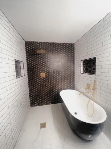 9101 La Salle, Los Angeles, CA 90047