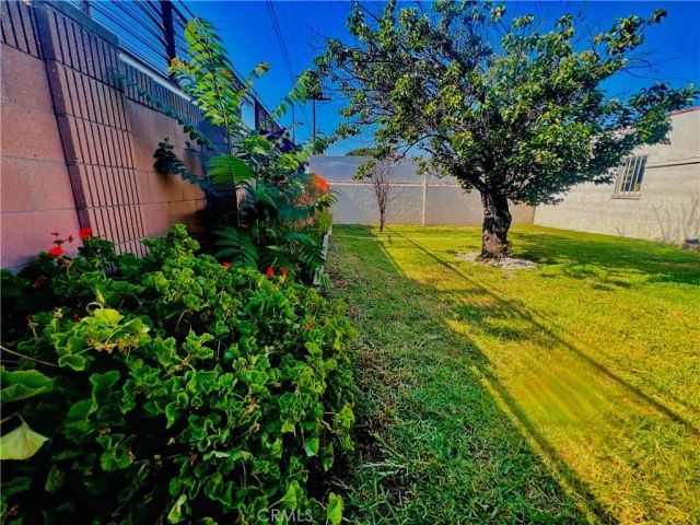 9101 La Salle, Los Angeles, CA 90047