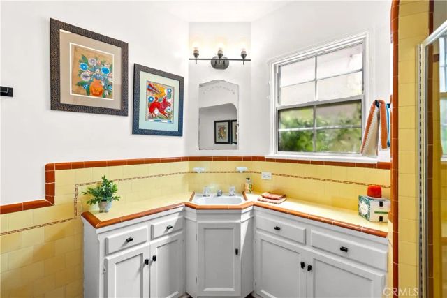 9101 La Salle, Los Angeles, CA 90047