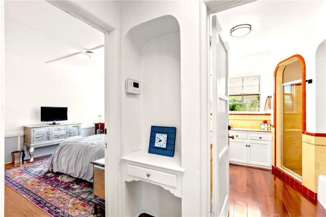 9101 La Salle, Los Angeles, CA 90047