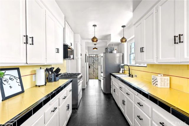 9101 La Salle, Los Angeles, CA 90047